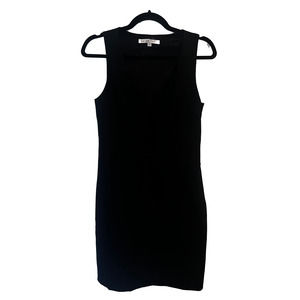 TRINA TURK WOMEN'S 'SUZY' FITTED V-NECK SLEEVELESS SOLID DRESS